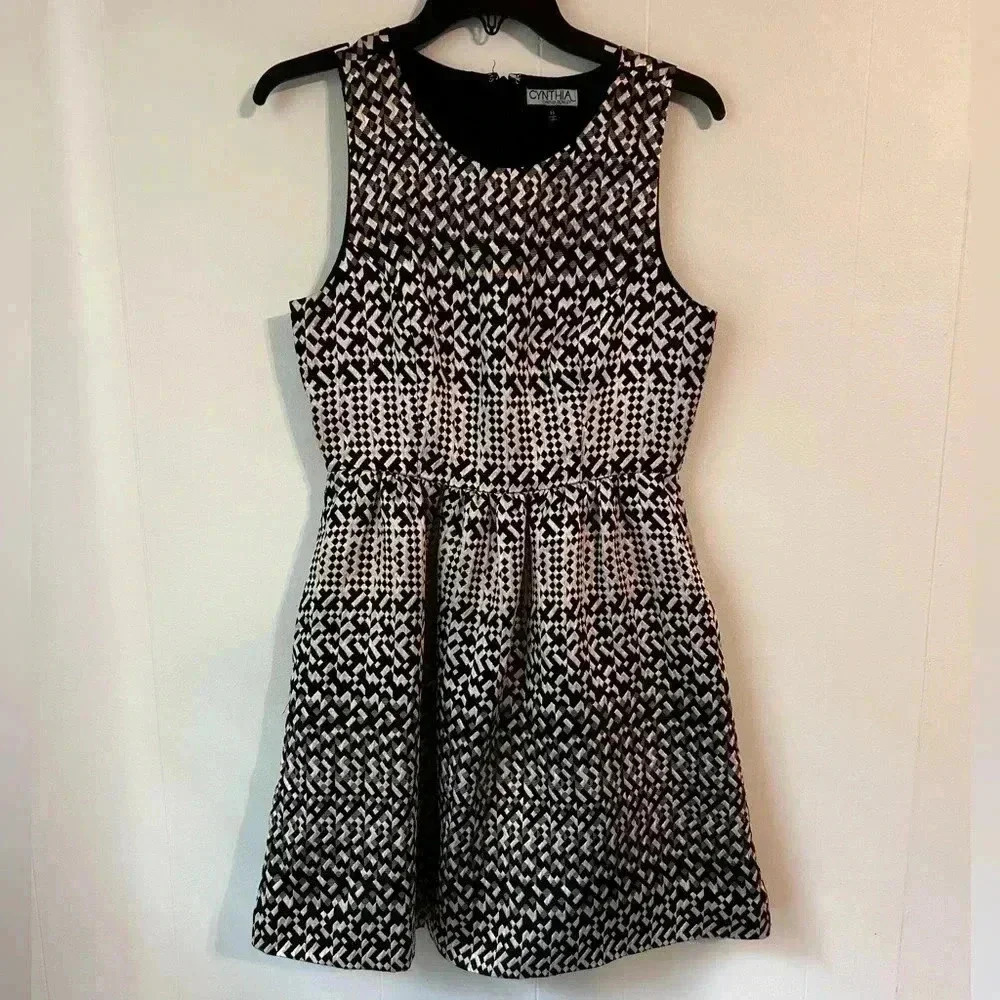Cynthia Rowley women’s size 8. Cocktail‎ dress, black and metallic..